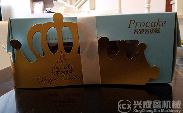 蛋糕盒侧面带王冠